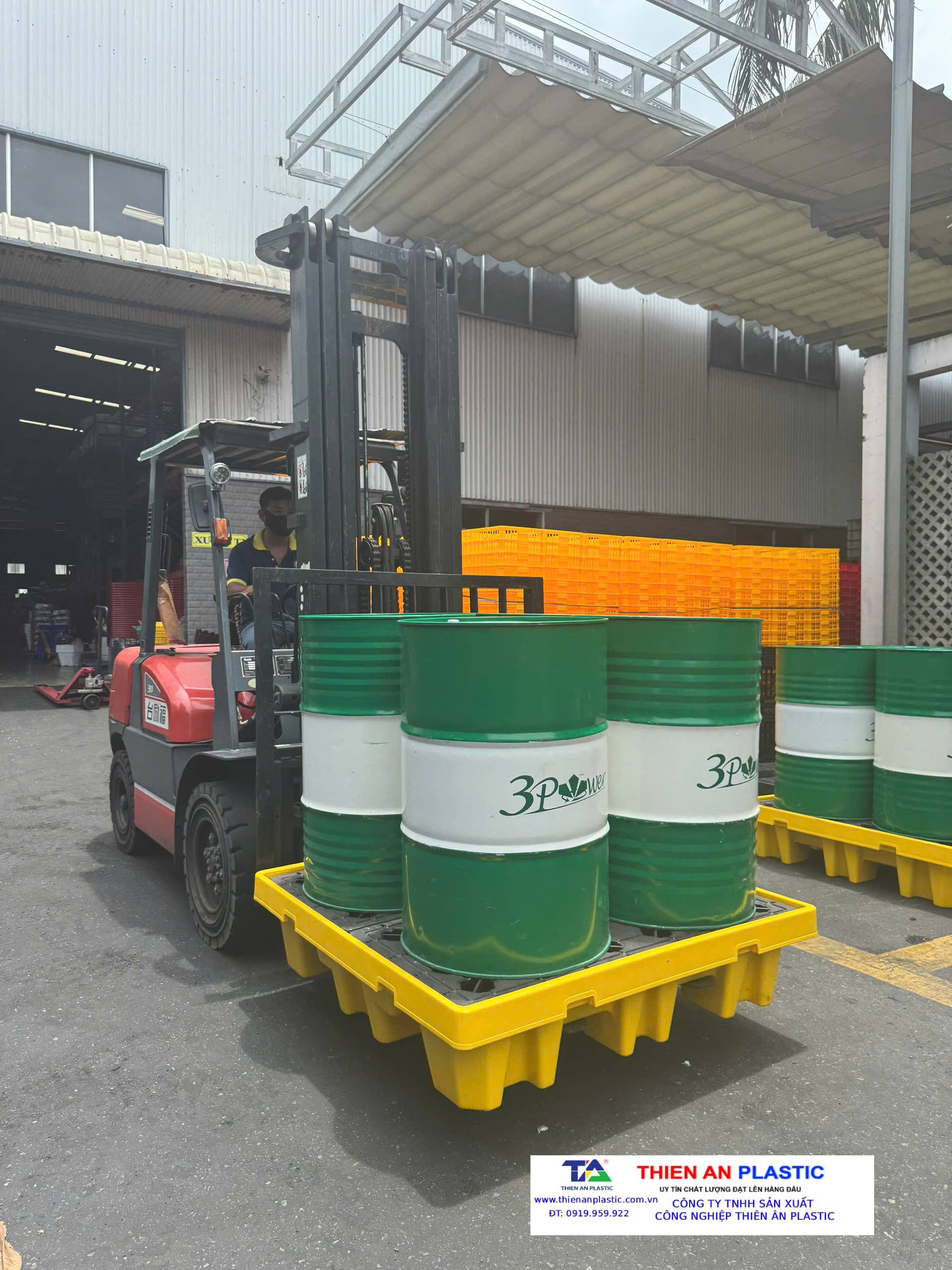 Pallet nhựa chống tràn Bình Phước