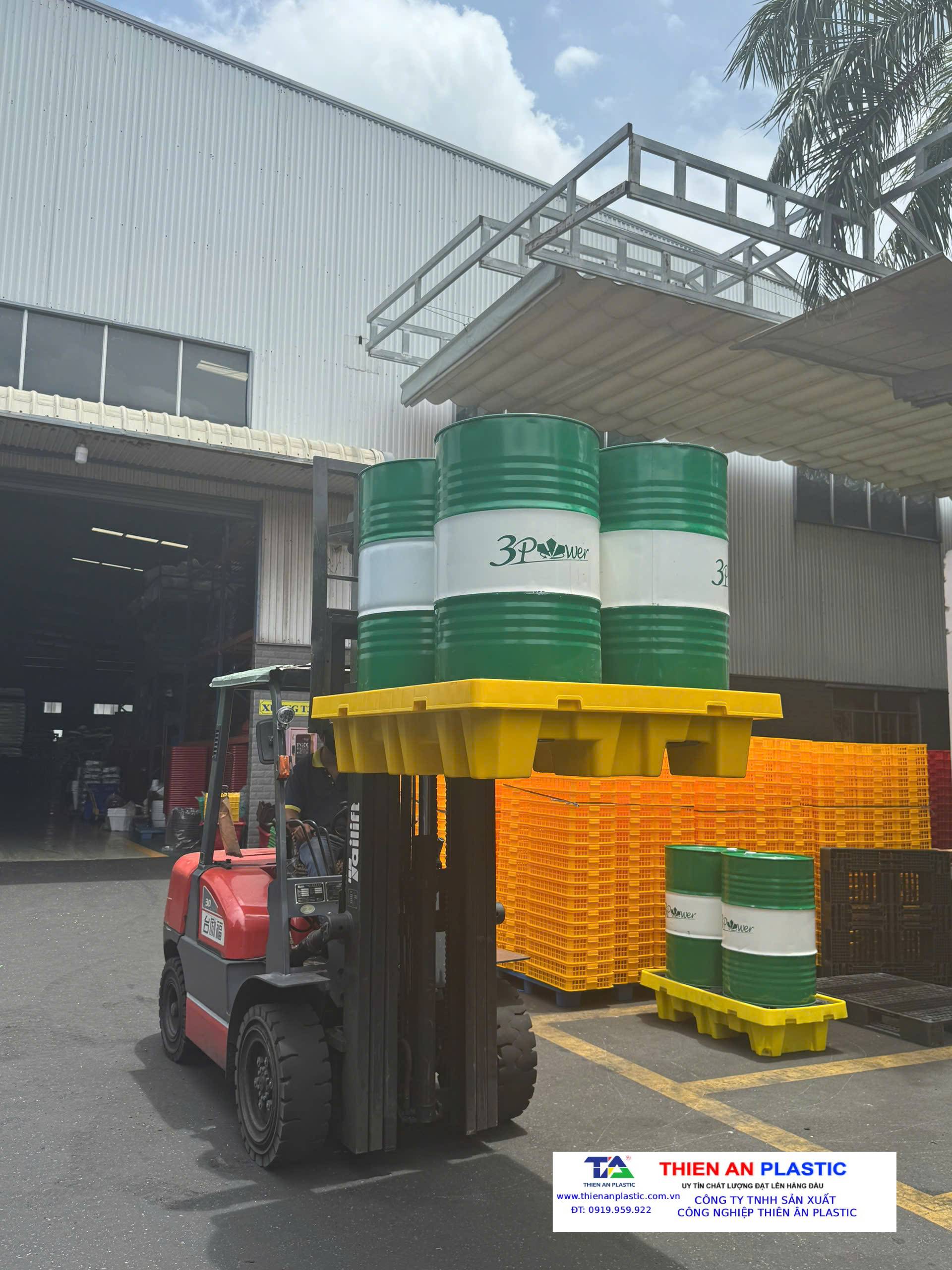 Pallet nhựa chống tràn Cà Mau