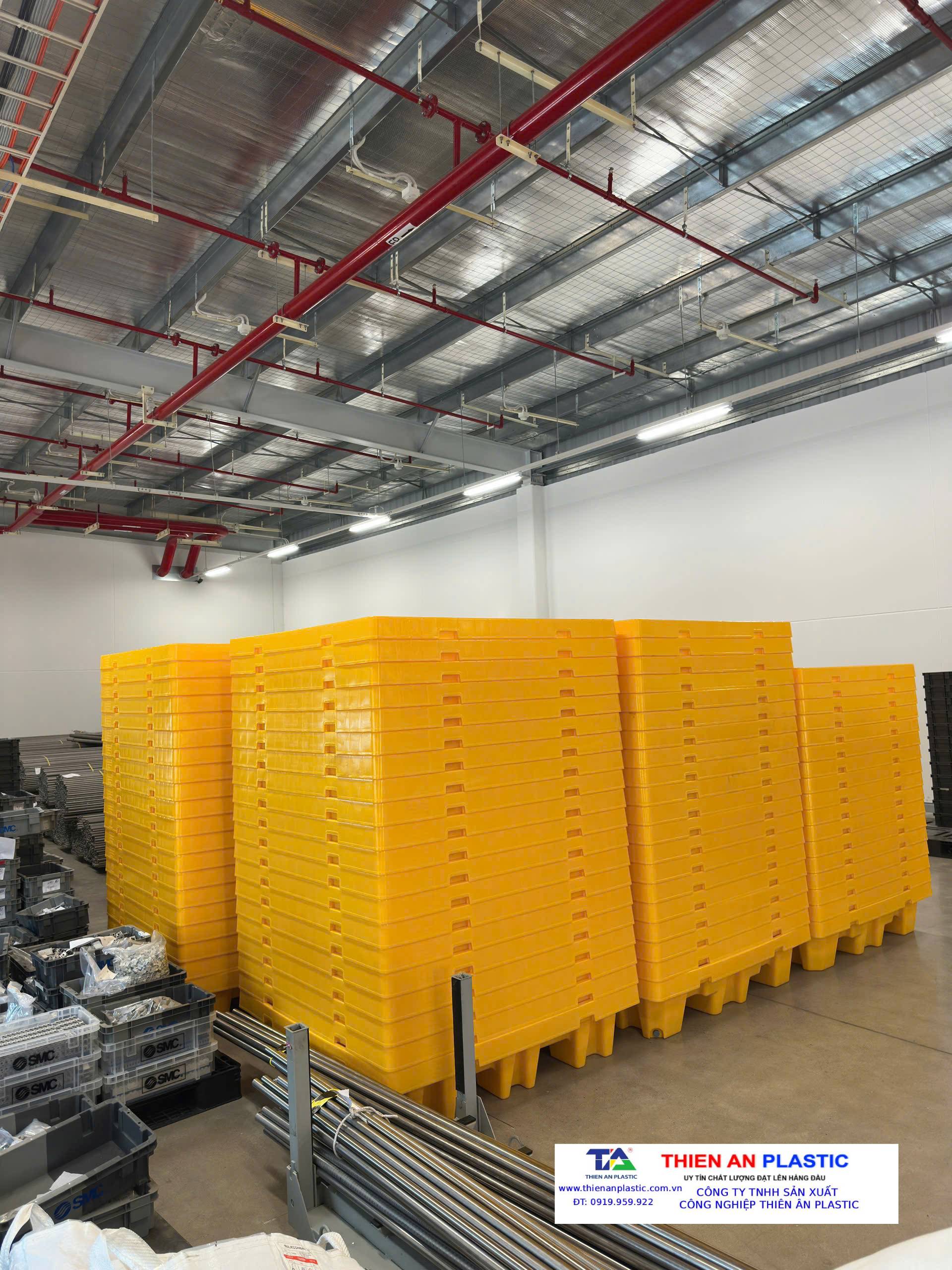 Pallet nhựa 800x600 giá