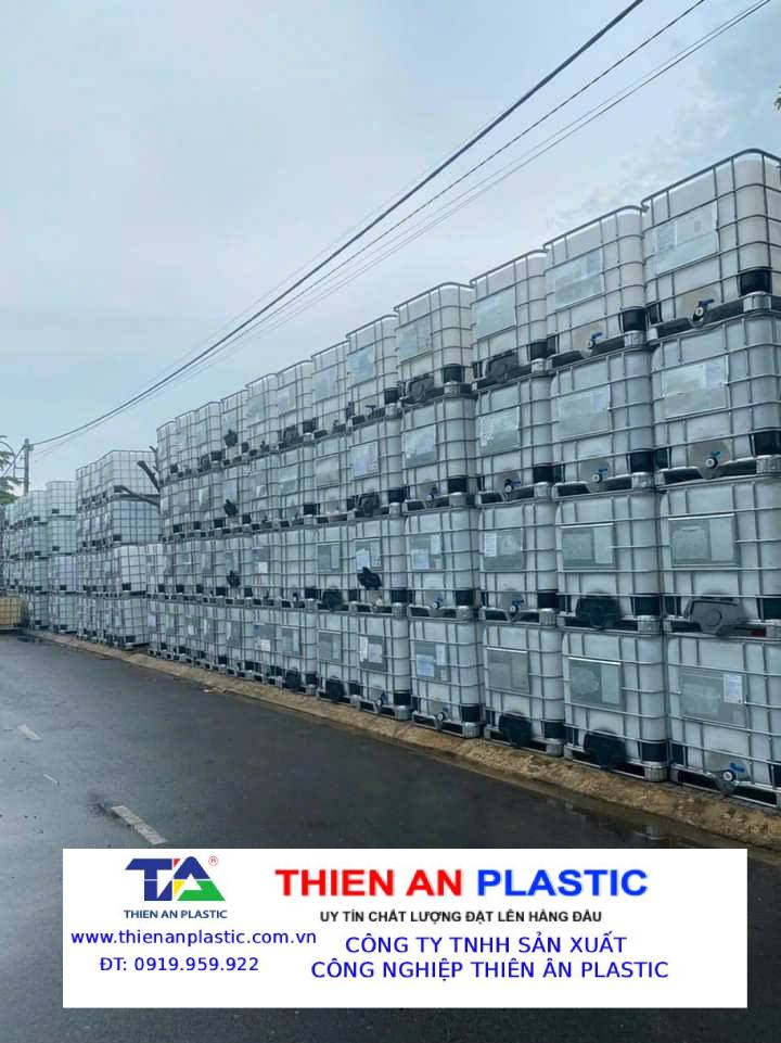 Mua thùng nhựa đặc số lượng lớn