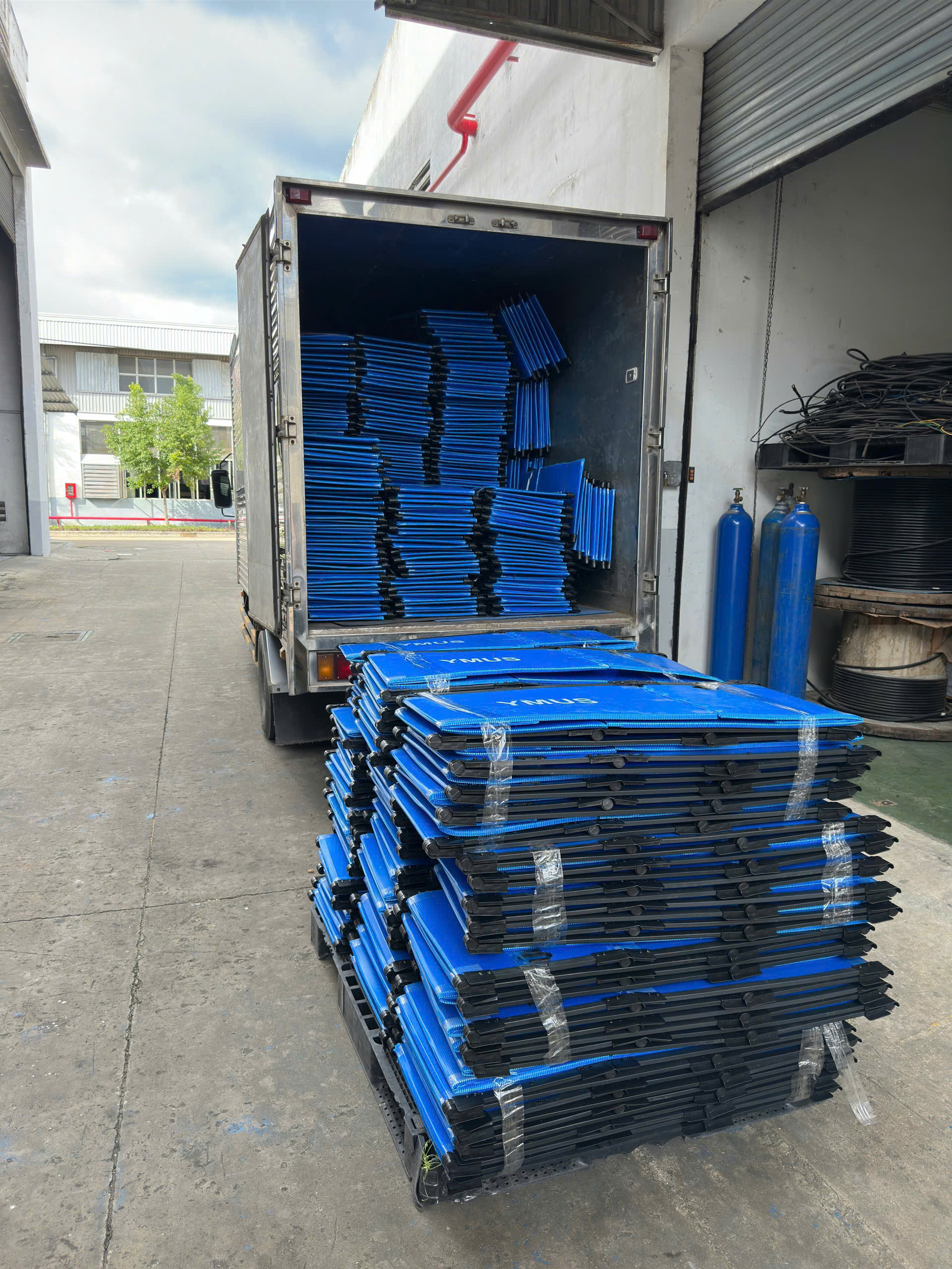 Thùng nhựa Danpla có nắp tiện lợi, siêu bền, giá tốt 2026