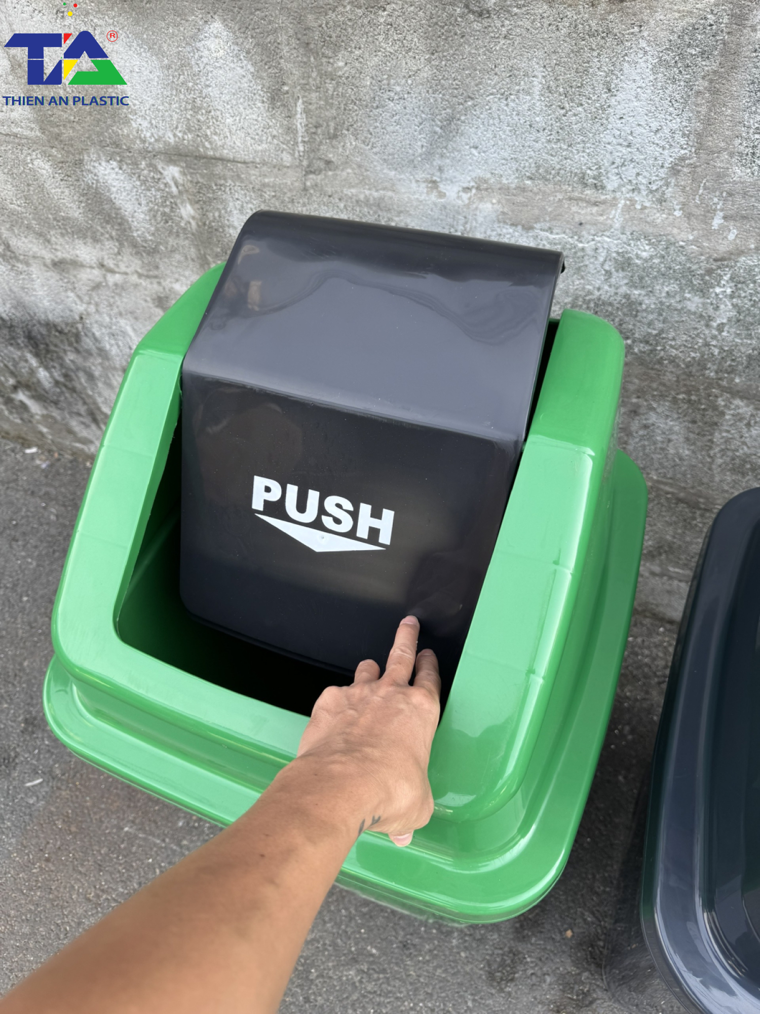 Thùng Rác Nắp Lật Push 100L (KT: 489 x 489 x 868mm)